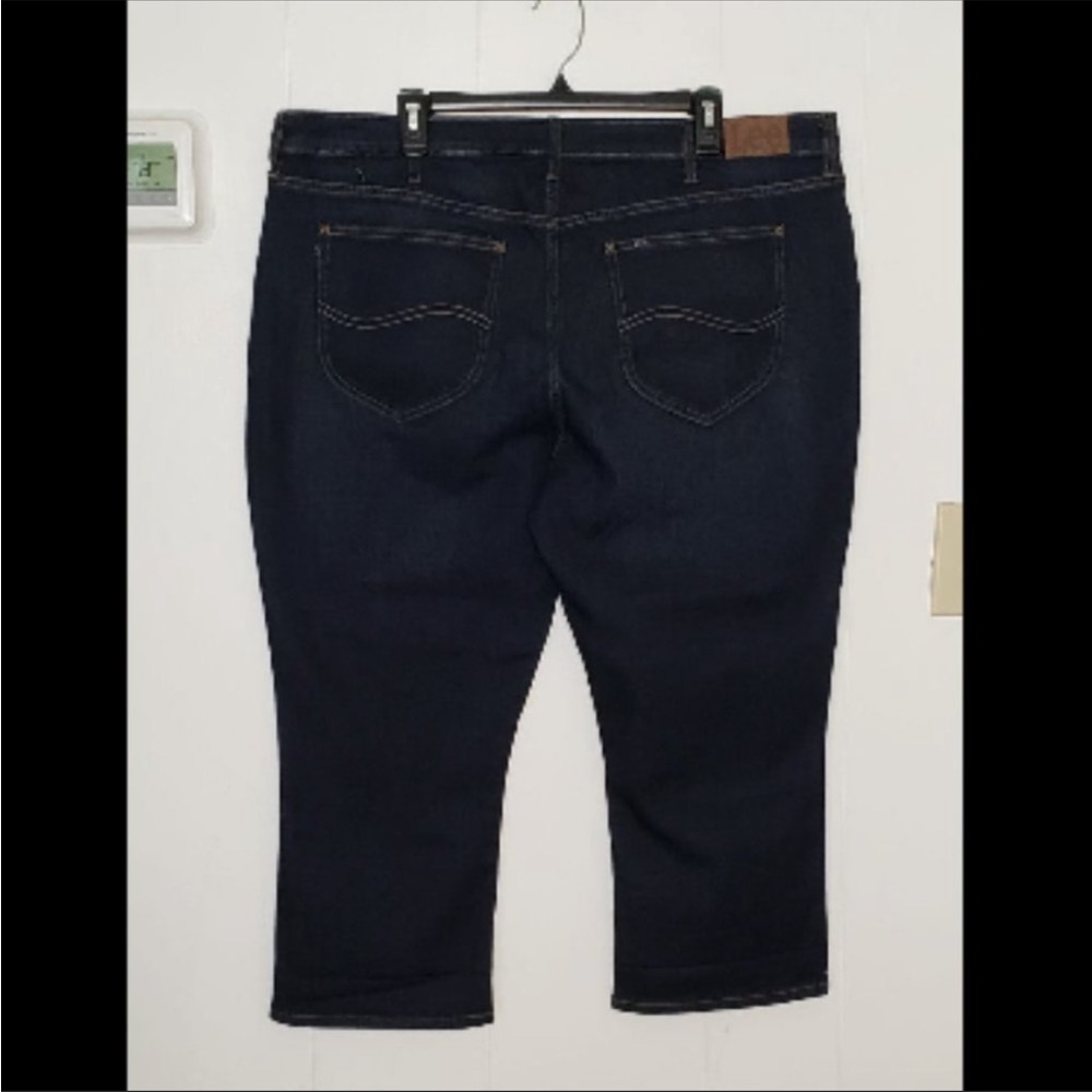 LEE'S NWT CAPRI JEANS SIZE 22 PLUS